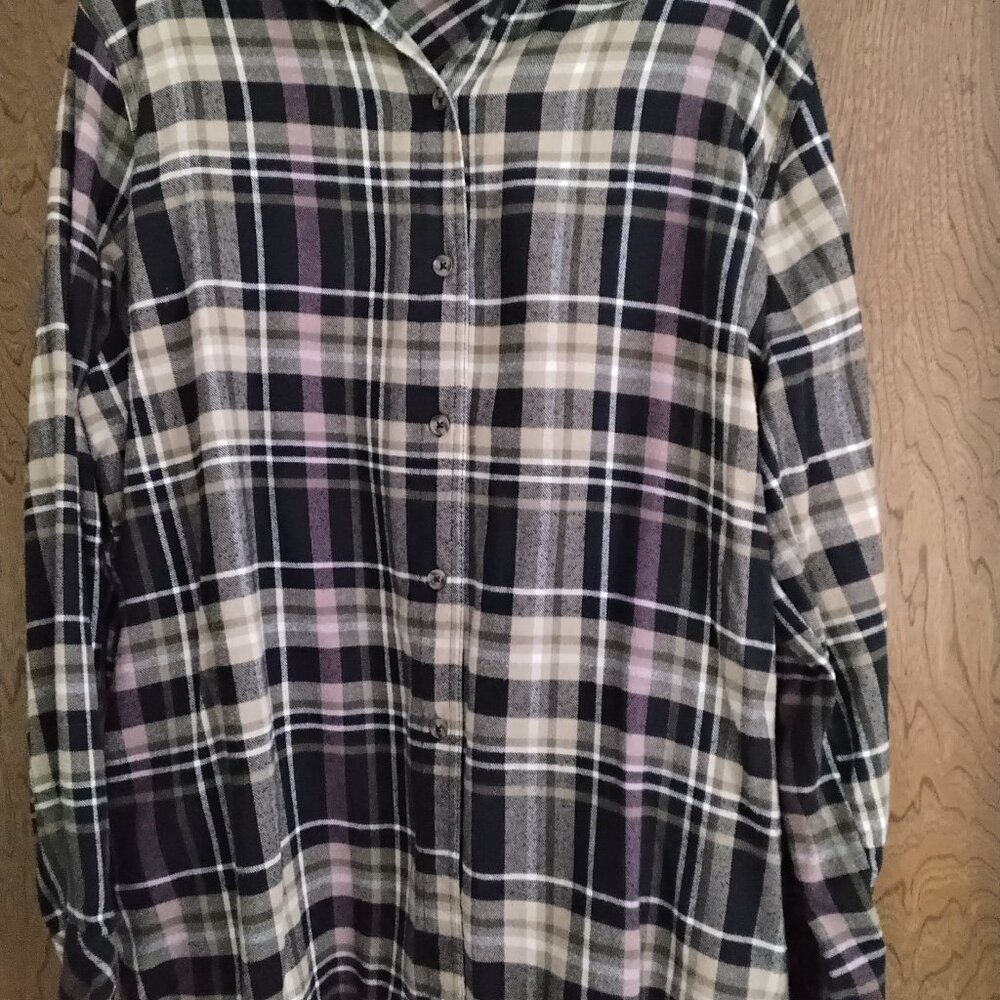 HUE lightweight flannel size XL black, tan, white with light plum stripe.